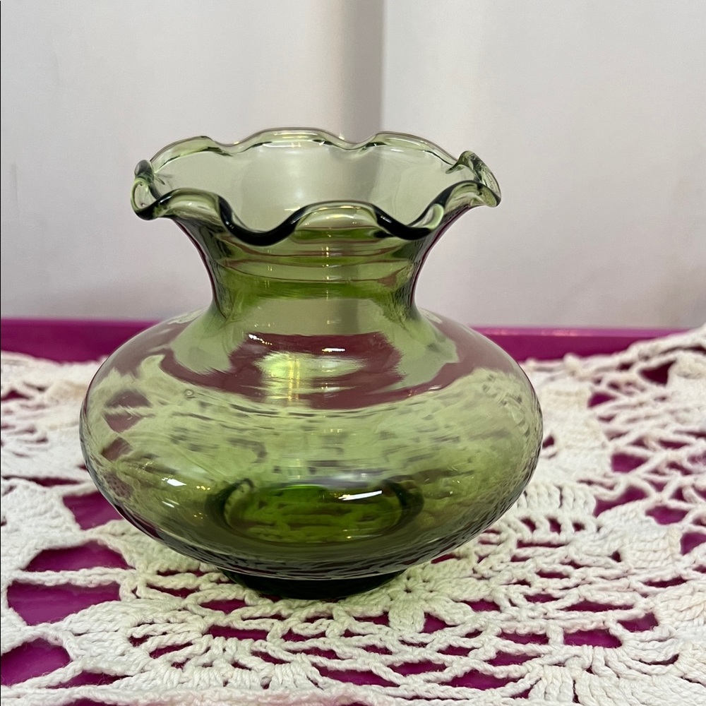 Vintage Mid Century Modern Anchor Hawking Green Glass Ruffled Edge Vase